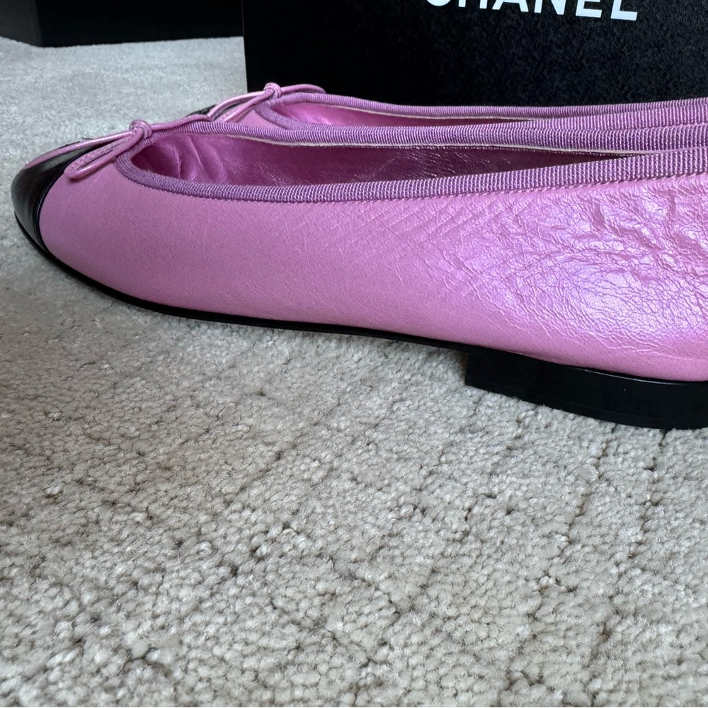 CHANEL Two-Tone Pink and Black Flats 41 - Picture 4 of 9